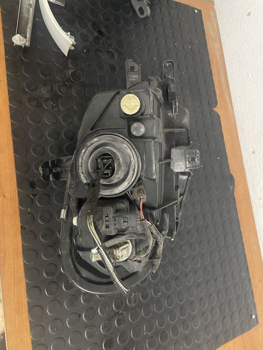 Farol citroen saxo 2000