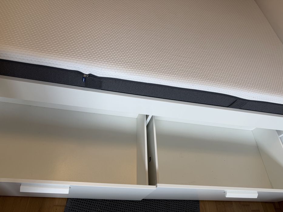 Cama com gavetas e colchão