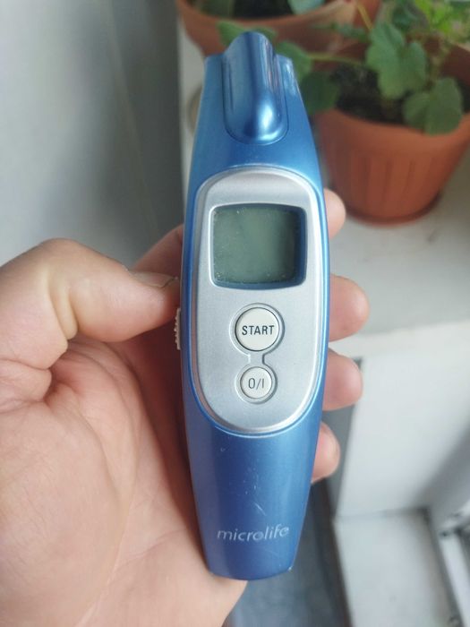 Termometr bezdotykowy Microlife NC 100 – nie włącza się / na części (z klapką)