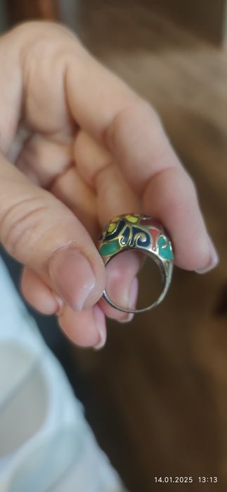 Duży kolorowy pierścień