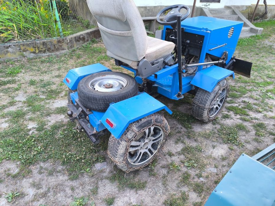 Продам трактор синій