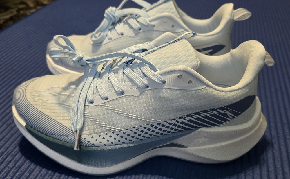 Кросовки женские голубые 39