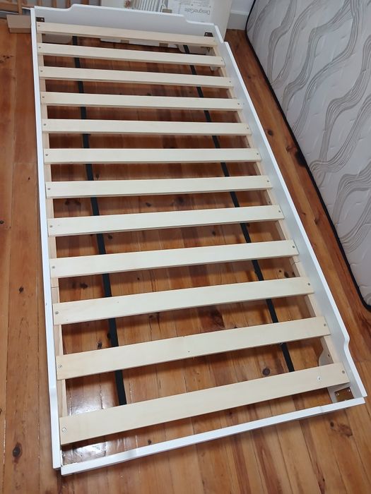 Cama empilhável branca