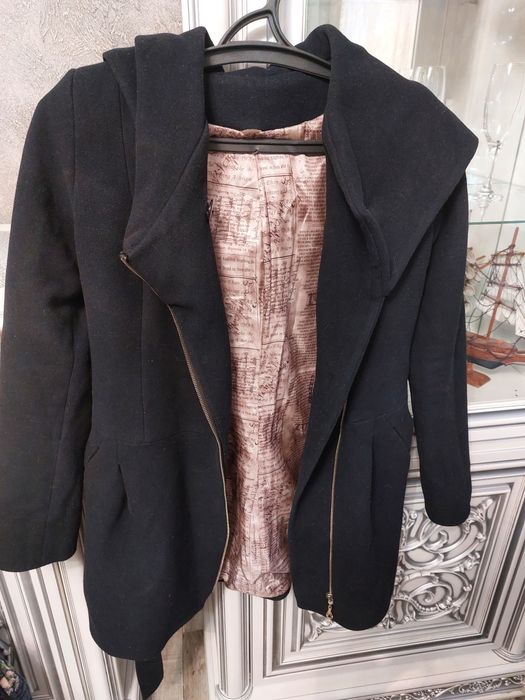 Продам пальто 42р.