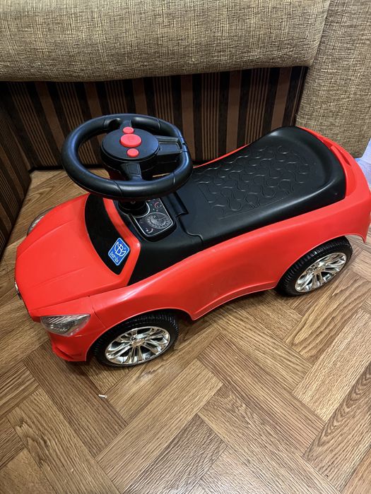 Машина - толокар з батьківською ручкою