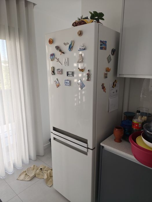 Frigorífico combinado Whirlpool, muito bom estado e grande poder de armazenamento