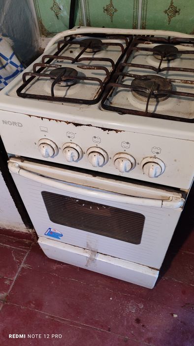 Газовая плита 4 комфорки в хорошем состоянии
