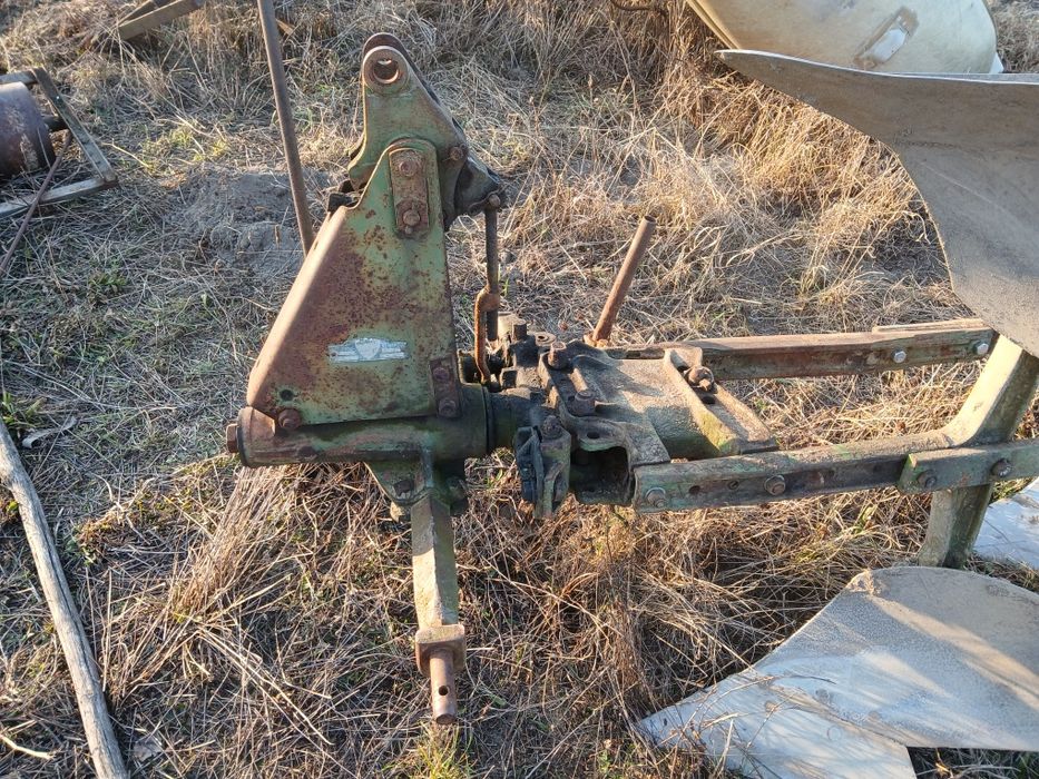 Pług dwuskibowy obrotowy