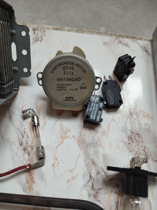 Мікрохвильова піч Daewoo по запчастинах