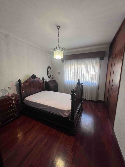 Quartos para Arrendar em Moradia — Custóias, Matosinhos