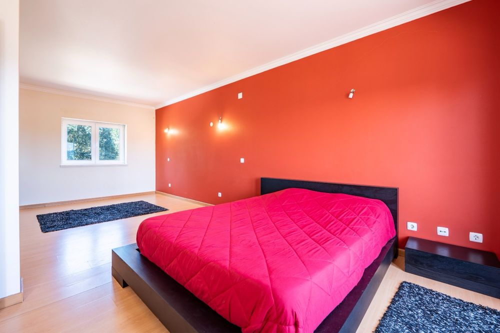Quarto King Size- Cama + estrado+ 2 mesas cabeceira + colchao