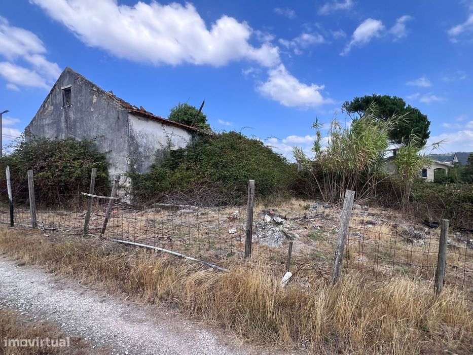 Vende-se Moradia á Entrada de Ourém- Grande Oportunidade