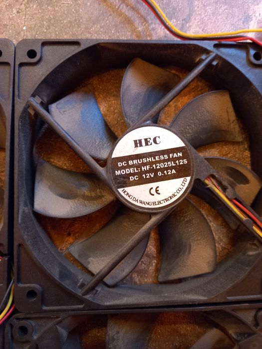 8 wentylatorów  komputerowych 12cm/12 cm i 7,5/7,5