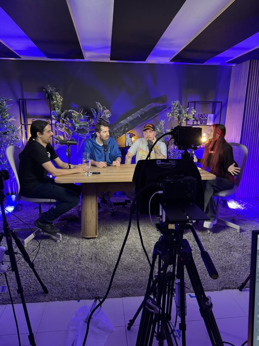 Aluguer Estúdio Podcast Profissional: Vídeo 3 Câmaras (Sony) + Áudio + Técnico