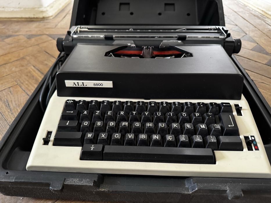 Maquina de Escrever ALL 8800 PERFEITAS CONDIÇÕES