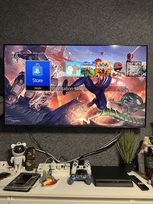 PS4 Slim 1TB + 4 геймпада + 4 гри + зарядка
