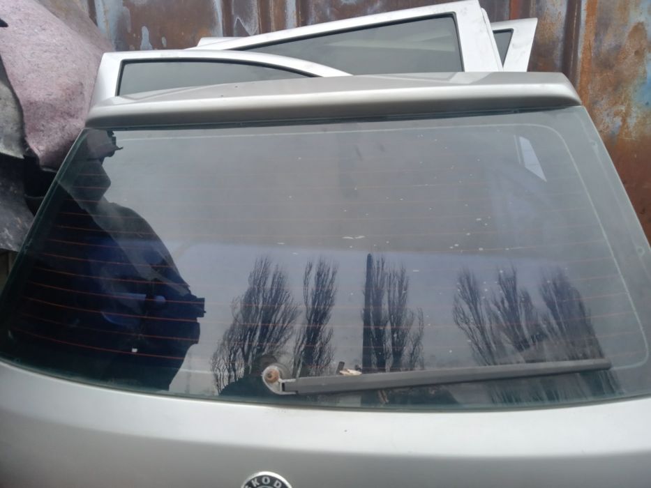 Крышка багажника на ШКОДУ ФАБИЯ хачбэк