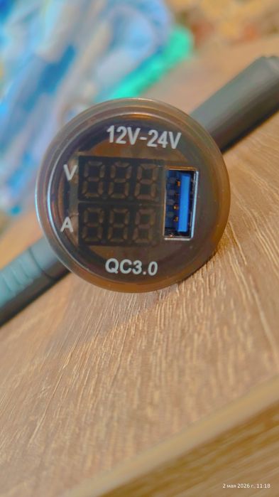 Врізний QC 3.0 з вольтметром/амперметром