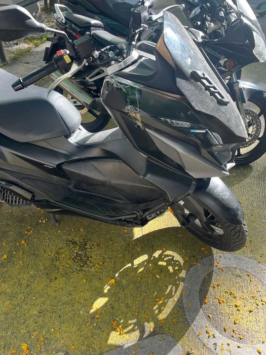 Mota Sym 2023 Pneus Michelin condição 7/10