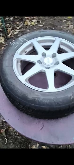 Продам літню гуму з дисками