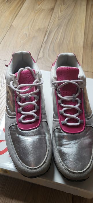 Sneakersy marki Guess