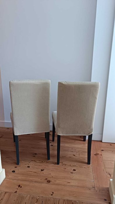 2 Cadeiras IKEA HENRIKSDAL com capas amarelas + pés escuros