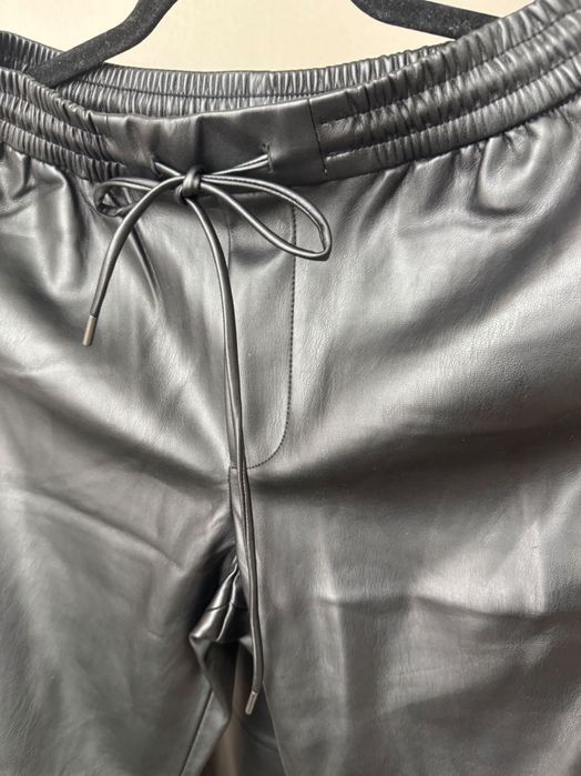 Шкіряні штани Mango