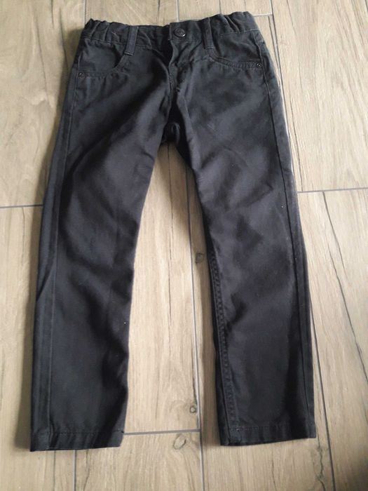 Czarne spodnie 110 C&A