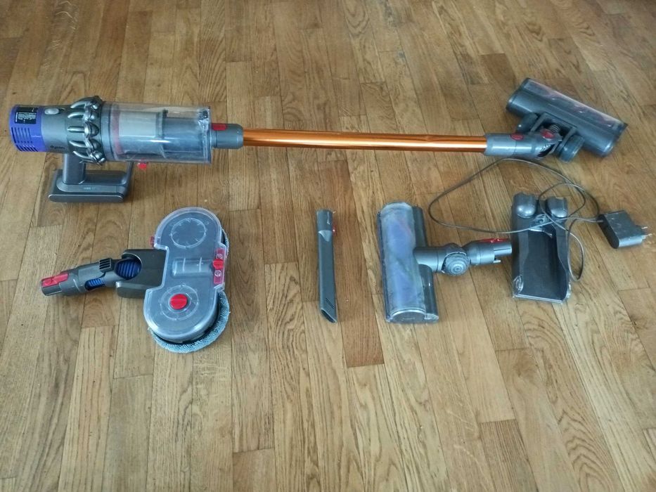 bezprzewodowy odkurzacz Dyson V10 z możliwością  mopowania