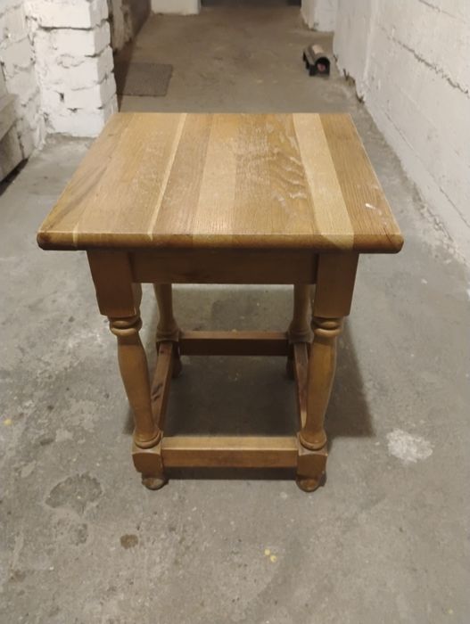 Drewniany taboret