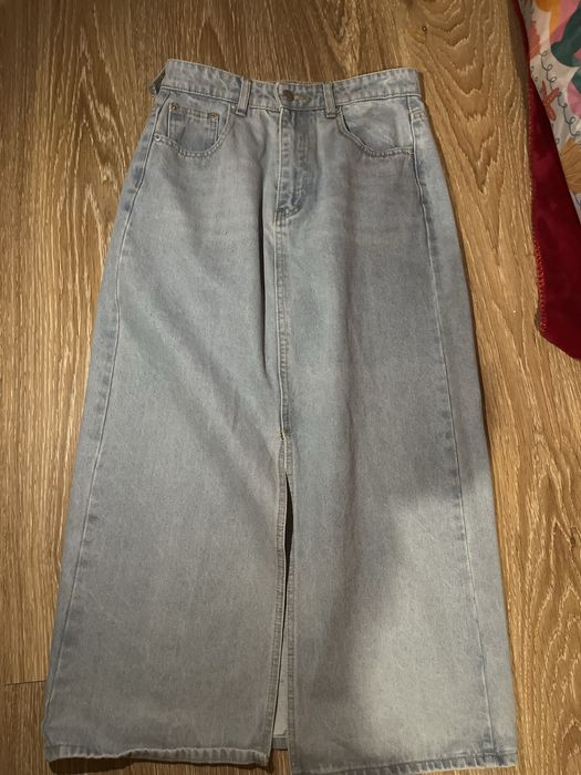 Джинсова спідниця міді