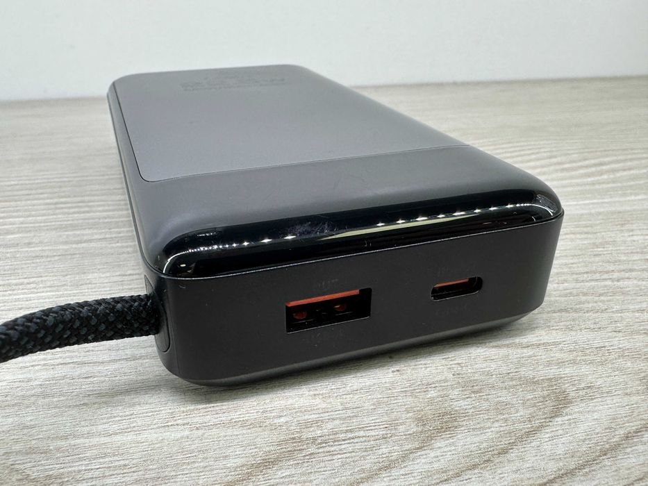 Powerbank Versus 10000 mAh