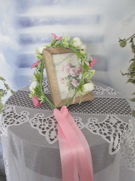 #Romantyczny wianuszek z mieszanych kwiatów i gałązek#