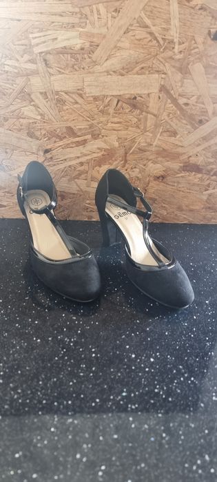 Sapato preto com Salto