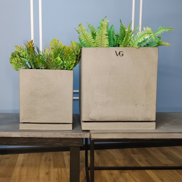 Бетонні вазони та кашпо