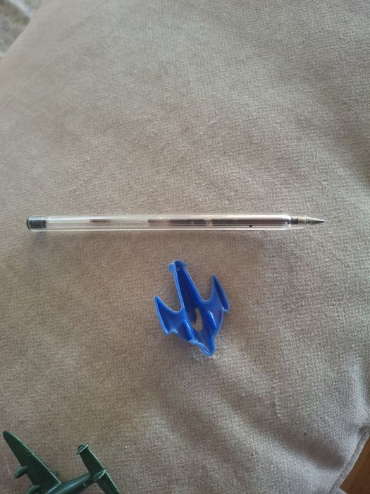 Pequena nave plástico ahtiga brinquedo português?