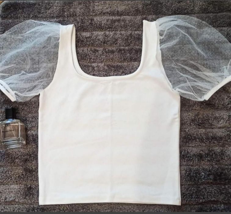 Жіноча блуза з фатіновими рукавами