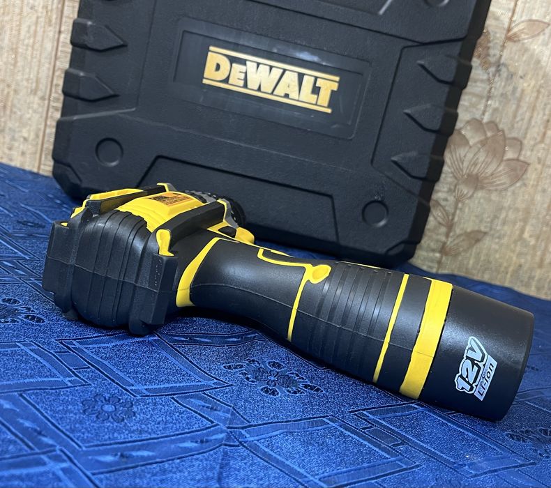 DeWALT DCD680 Шуруповерт 12V 2 АКБ Кейс