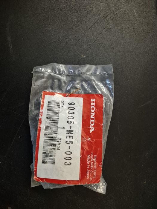 Продам кріплення (болти/гайки) Honda, оригінал