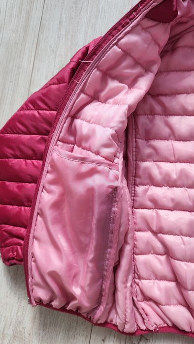 Легенька куртка для дівчинки