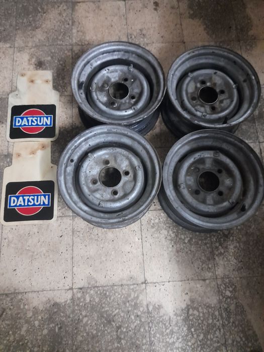Datsun 1200, 120Y, 100A, SUNNY e outros materias usados