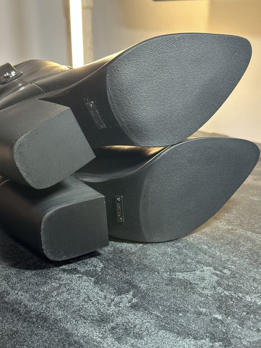 Жіночі ботильони GUESS