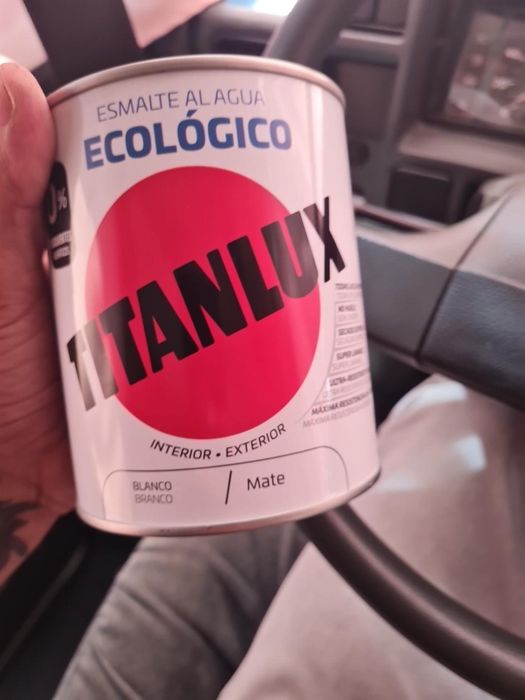 Vendo primario e tinta cor branco