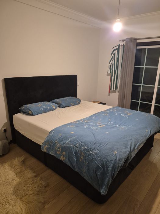 Cama de casal  como nova cabeceira estofada