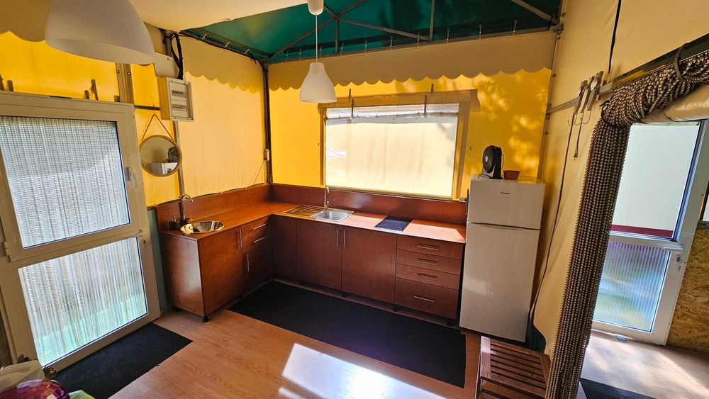 Caravana Sun Roller+Alvéolo com Estrutura Coberta