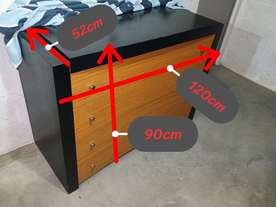 Cómoda com espelho completamente impecável, robusta ,linhas modernas 
Medidas:120/90/52cm