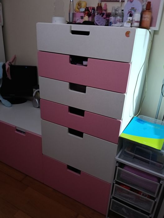 Conjunto armário com gavetas, cómoda  e banco com arrumação