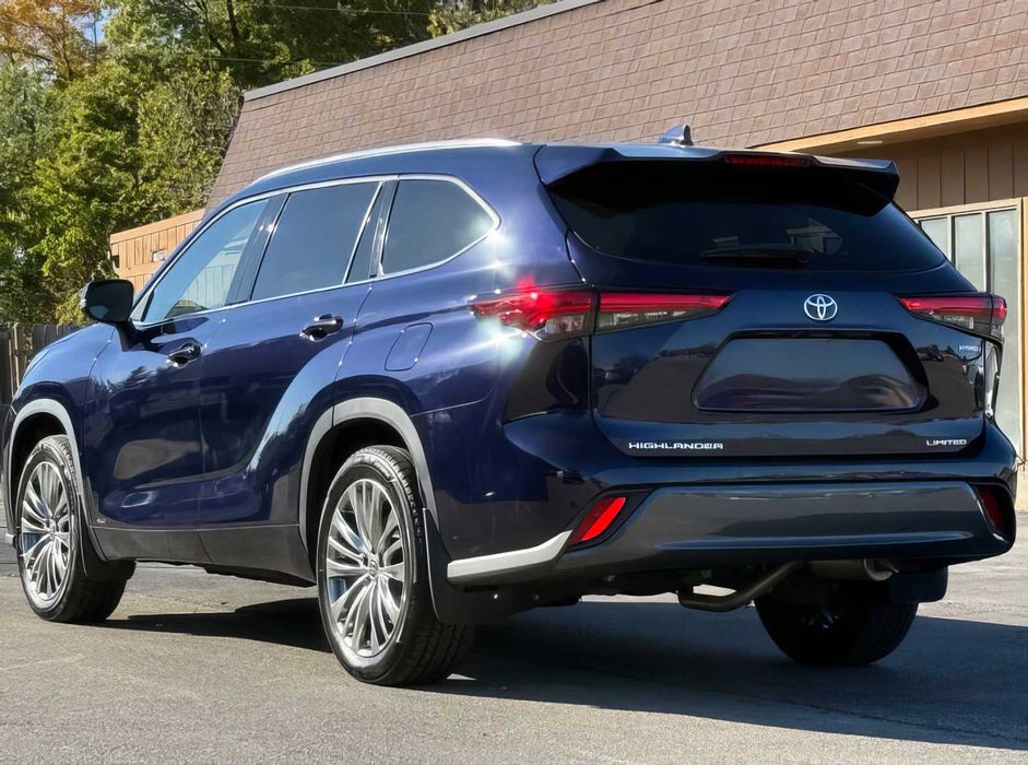 Toyota Highlander Limited      2022