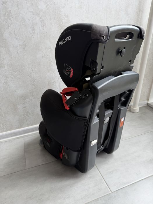 Автокрісло  RECARO