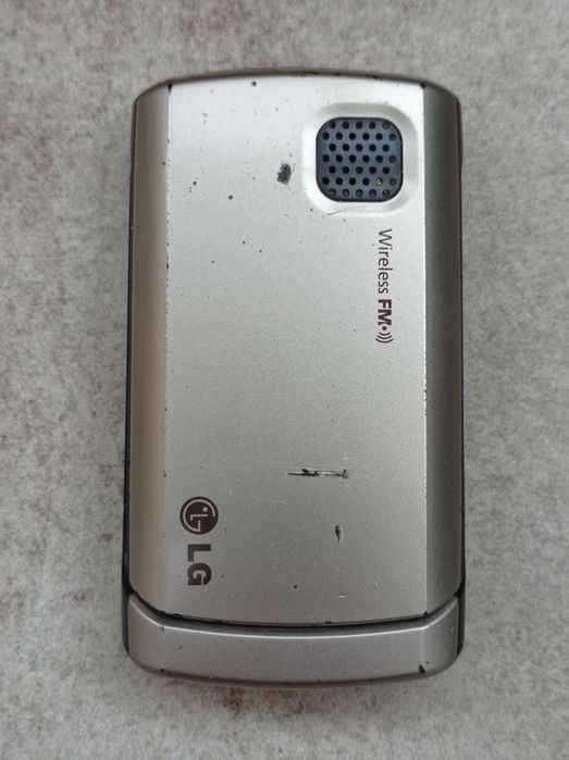 Телефон раскладушка  LG
